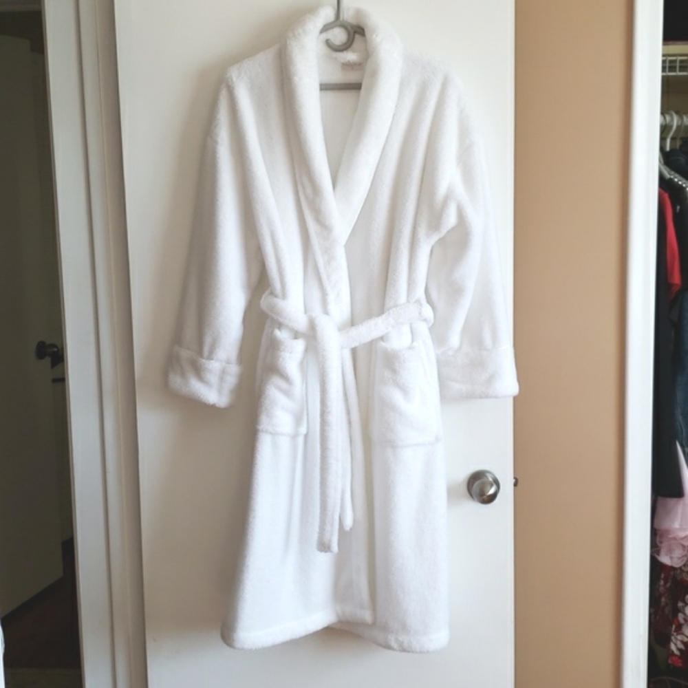 Cozy Soft white Robe M NWOT